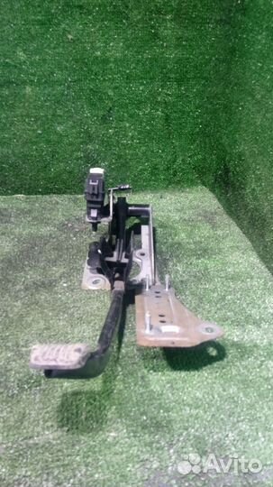 Педаль тормоза Ford Focus