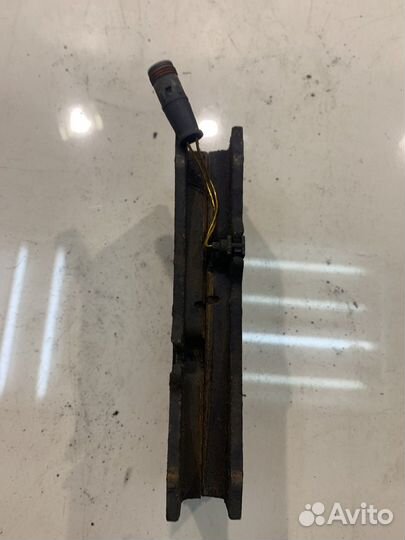 Колодки тормозные передние износ 20