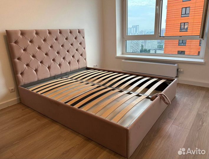 Кровать с подъемным механизмом