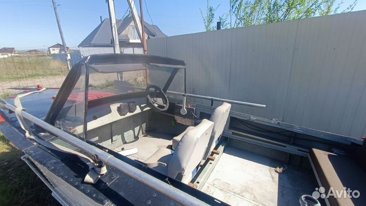 Моторное судно Прогресс-2 с мотором yamaha