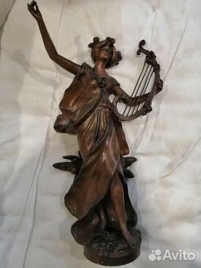 Бронзовая статуэтка