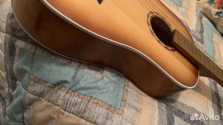 Акустическая гитара