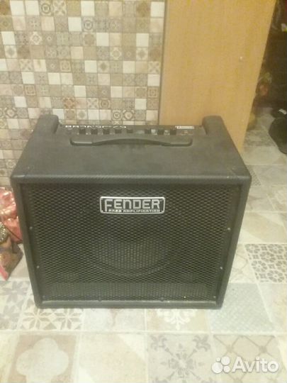 Комбоусилитель для бас-гитары Fender Bronco 40