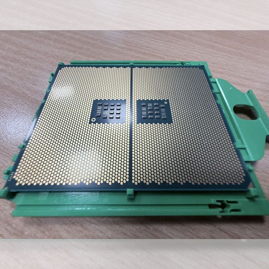 [7F52] Процессор Amd Epyc 7f52