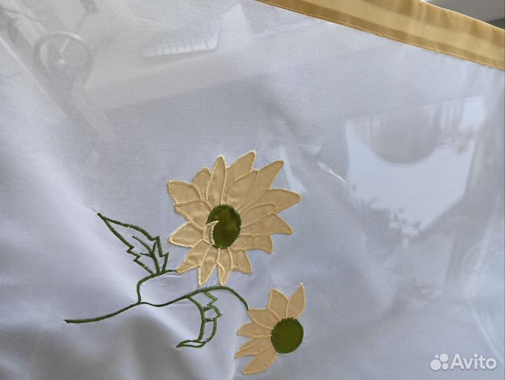 Дорожка на стол новая с вышивкой