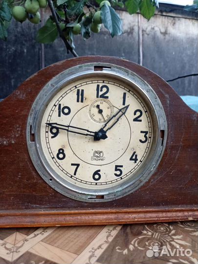 Часы механические настольные
