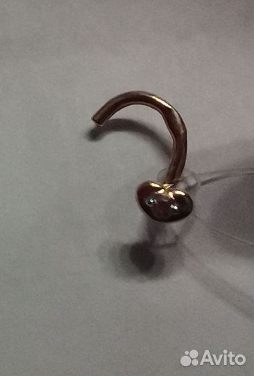 Золотой пирсинг в нос