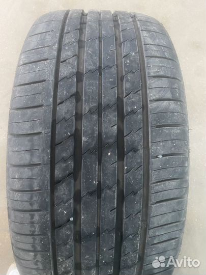 Tracmax X-Privilo RS01+ 275/40 R20 и 315/35 R20 106Y