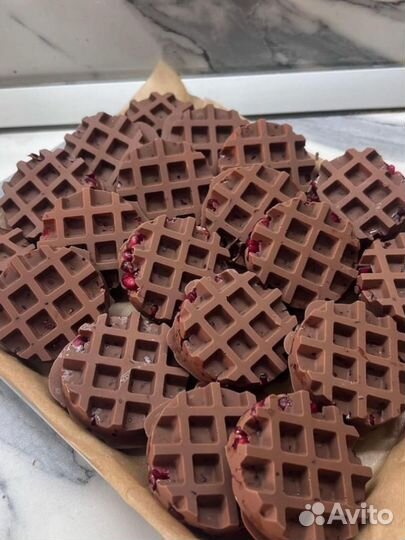 Гранат в шоколаде