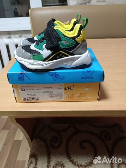 Кроссовки осенние детские