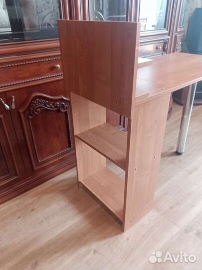 Маникюрный стол