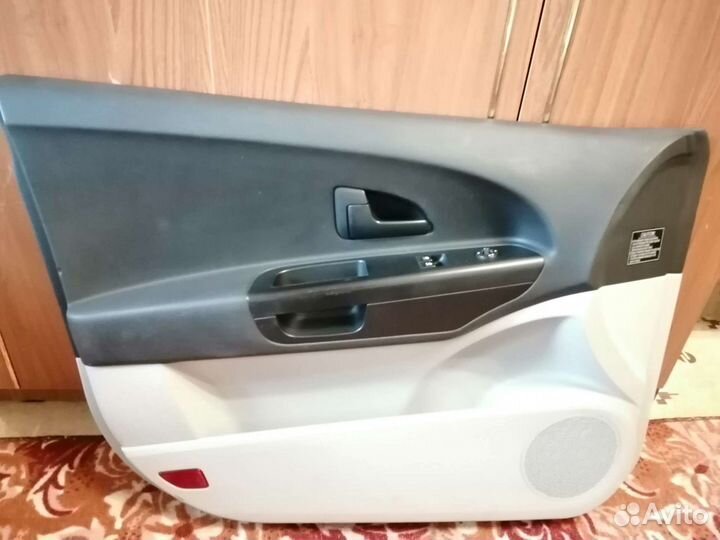 Обшивка левой двери