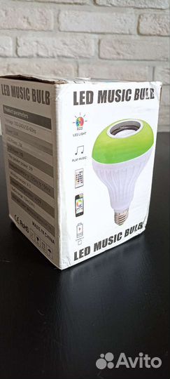 Светодиодная лампа с встроенным динамиком