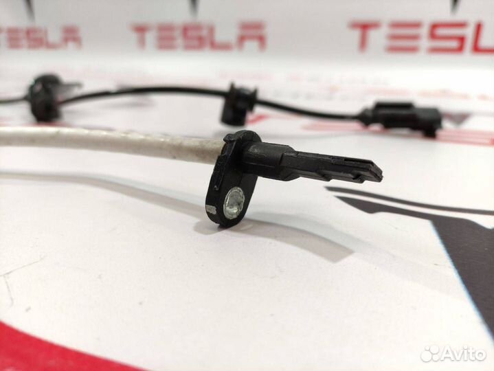 Датчик ABS передний правый Tesla Model S 2016