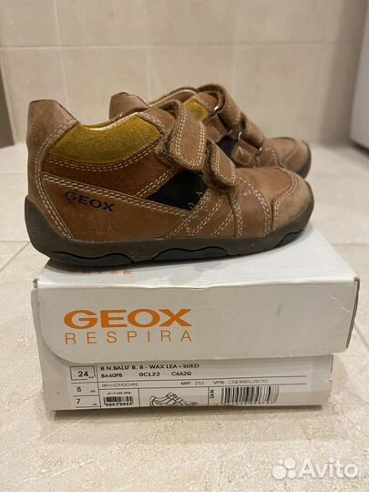 Кожанные ботинки geox на мальчика 24 размер