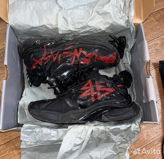 Balenciaga runner graffiti red