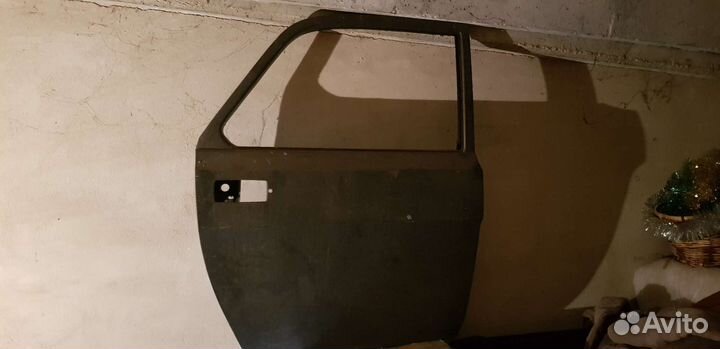 Дверь задняя правая газ 24 черная новая