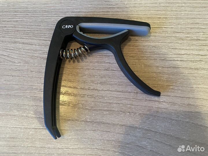 Каподастр для гитары