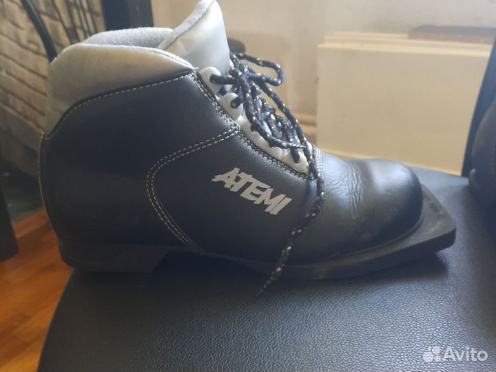 Лыжные ботинки