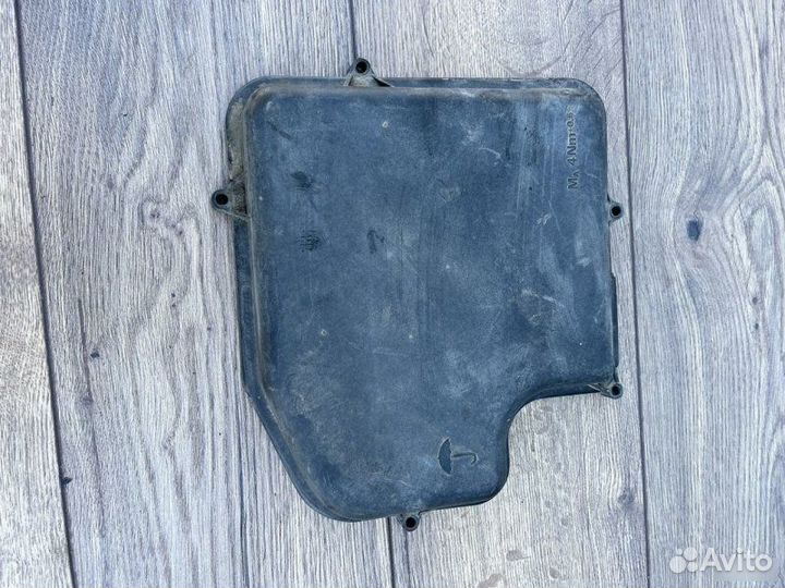 Крышка блока предохранителей Volkswagen Passat 1.8