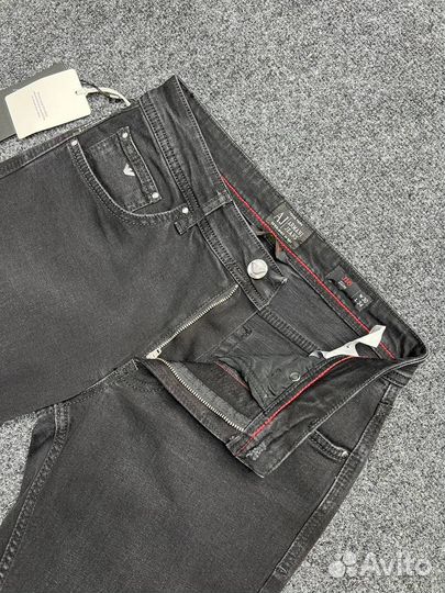 Джинсы armani jeans