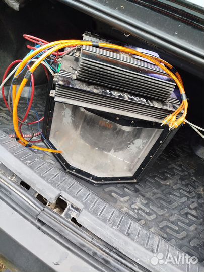 Сабвуфер и усилитель в машину