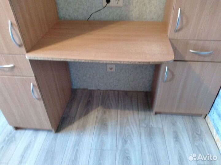 Письменный стол с пеналами, для школьника