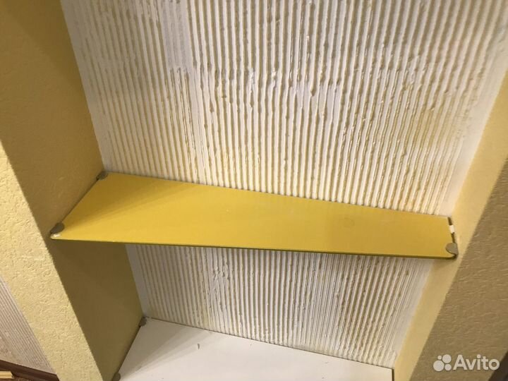 Полки ударопрочные для интерьера комнаты