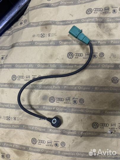 Датчик детонации audi 06E905377A