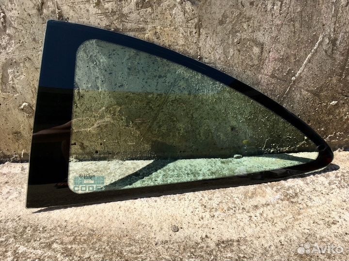 Форточка заднего L+R крыла для Mercedes W208