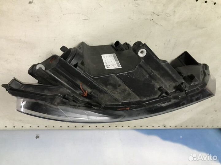 Фара правая Volkswagen Polo