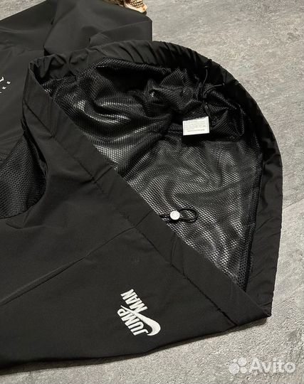 Весенняя куртка Nike Jordan