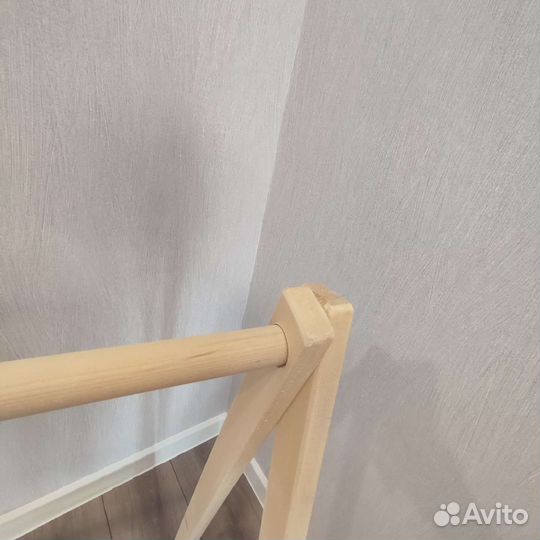 Вешалка для одежды напольная деревянная