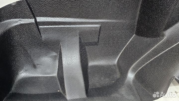 Обшивка багажника на Mercedes-Benz W123