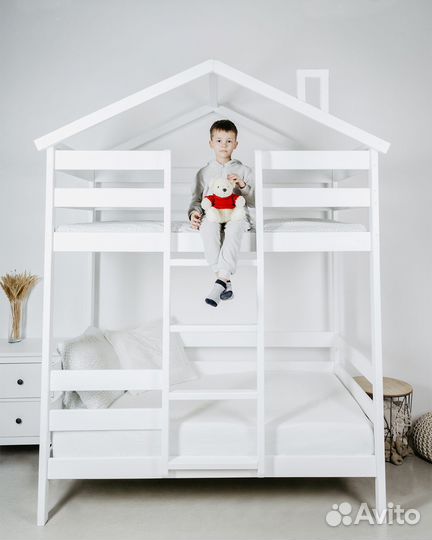 Двухъярусная кровать из массива