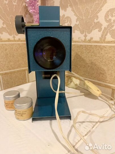 Проектор диафильмов и слайдов времён СССР