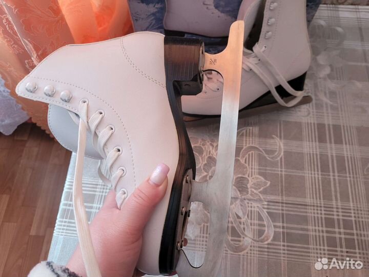 Коньки женские 37 размер