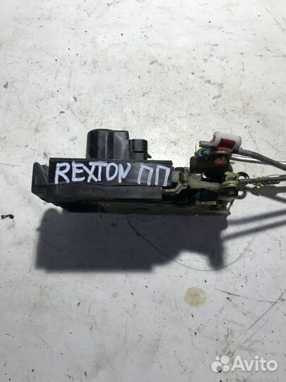 Замок двери передней правой Ssang Yong Rexton 1