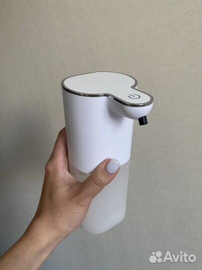 Сенсорный дозатор для жидкого мыла