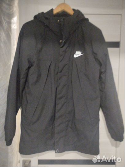 Ветровка с капюшоном отстёгивается