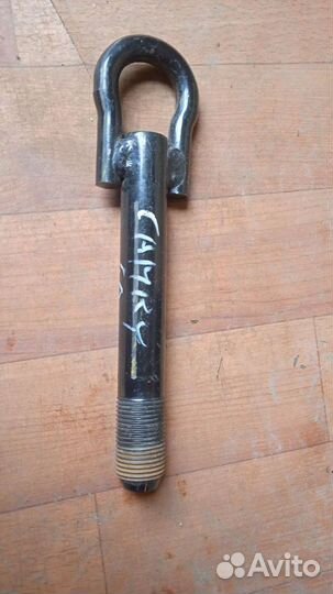 Буксировочный крюк Toyota Camry