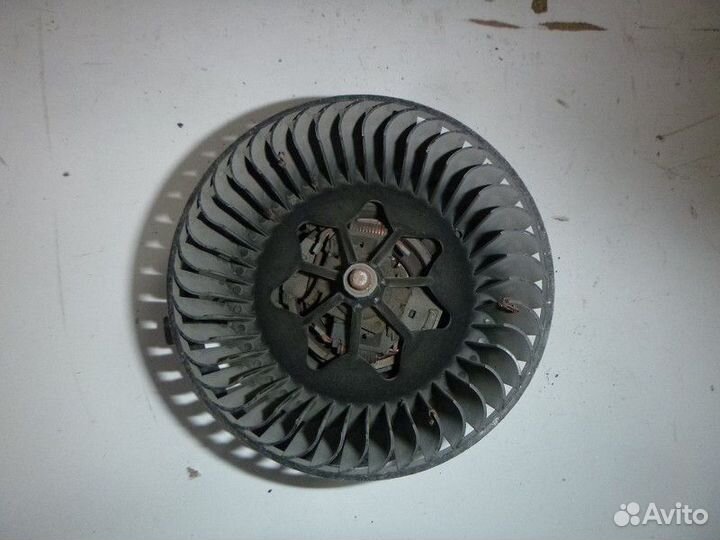 Моторчик печки Volkswagen passat B6 2005