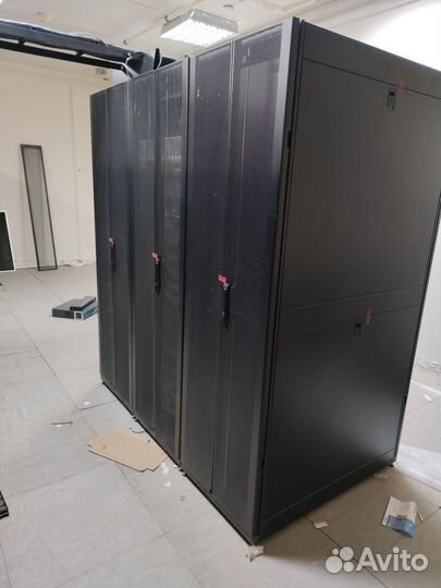 Серверный шкаф APC AR3100