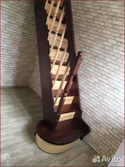 Лестница деревянная