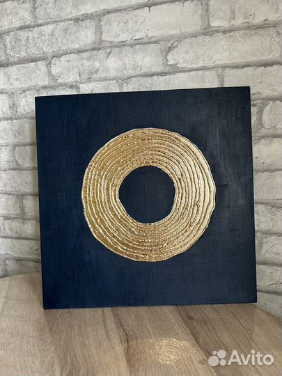 Картина с текстурной пастой и золотой поталью