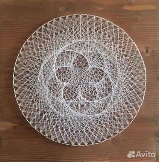 Картина из ниток и гвоздей 