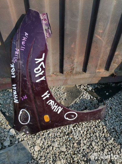 Крыло переднее правое Toyota Prius NHW11