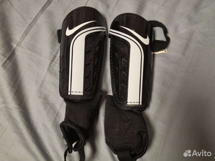 Футбольные щитки nike