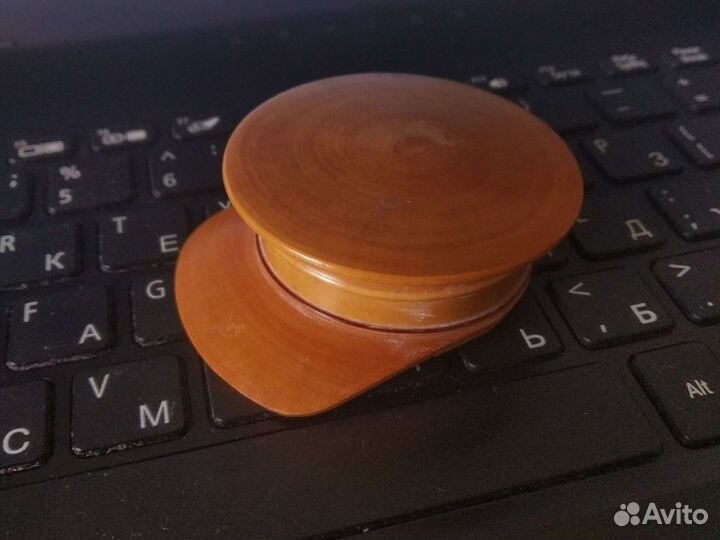 Деревянная пудреница в форме кепки СССР