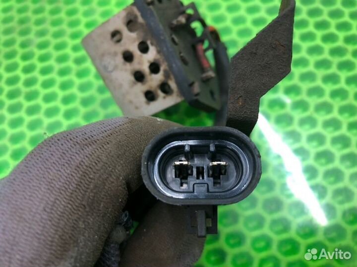 Реле включения вентилятора LADA Kalina универсал